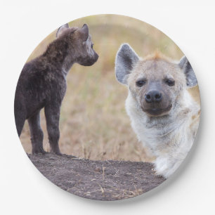 Hyena met jonge papieren bordje