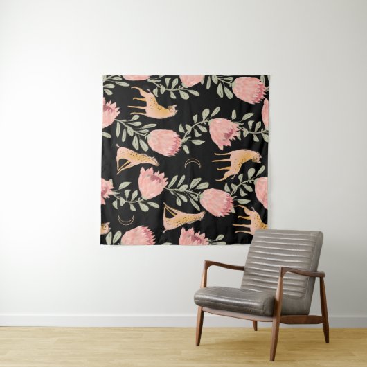 Hyena & Protea: donker patroon Wandkleed (In Situ (horizontaal))