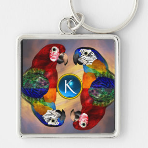 HYPER PARROTS/RED EN BLAUWE ARA GEMSTONE MONOGRAM SLEUTELHANGER
