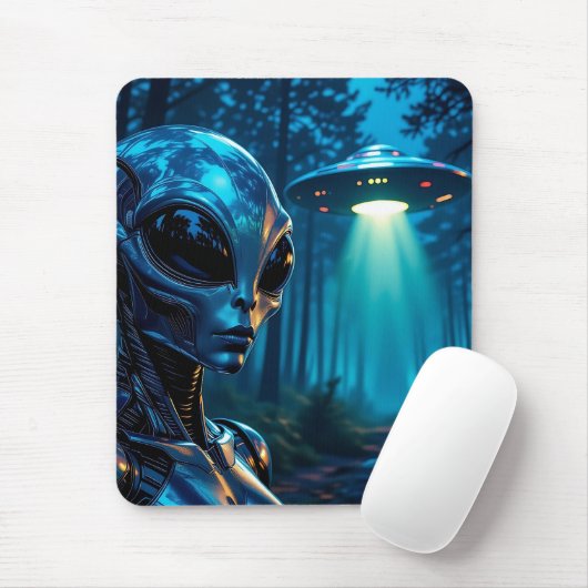 Hyper Realistic Alien en UFO in het bos Muismat (Met muis)