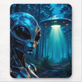 Hyper Realistic Alien en UFO in het bos Muismat (Voorkant)