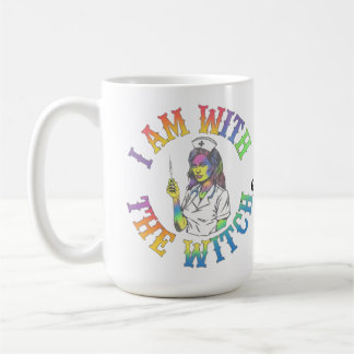 I Am With The Witch Retro Medical Nurse Graphic Koffiemok