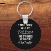 I Can't Argue With My Friend She's Younger Matchin Sleutelhanger (Voorkant)