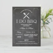 I DO BBQ Chalk Rustic Engagement Party Kaart (Staand voorkant)