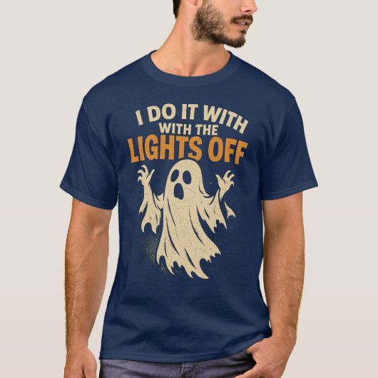 I DO IT WITH THE LIGHTS OFF T-SHIRT (Voorkant)