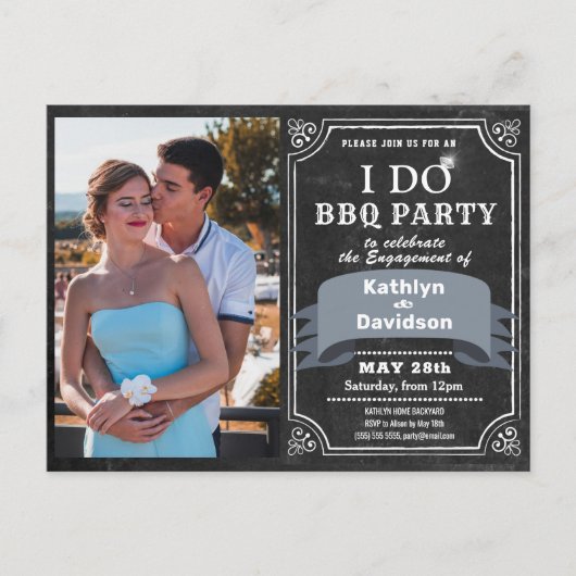 I DO Verloving Foto Zwart Chalkboard BBQ Party Uitnodiging Briefkaart (Voorkant)