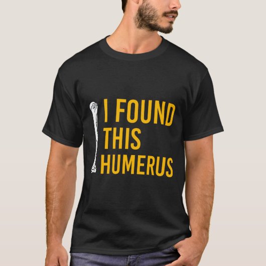 I Found This Humerus Dog With Bone Funny  T-shirt (Voorkant)