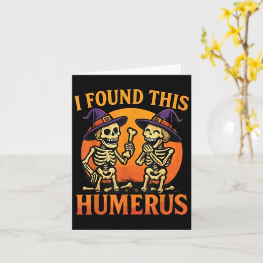 I Found This Humerus Halloween Skeleton Joke Kaart (Gele Bloem)
