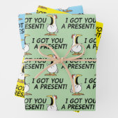 I GOT YOU A PRESENT! shouty chicken Inpakpapier Vel (In situ)