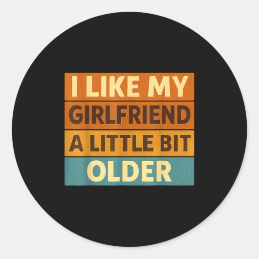 I Like My Girlfriend A Little Bit Older Funny Sayi Ronde Sticker (Voorkant)