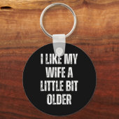 I Like My Wife A Little Bit Older Funny Husband Hu Sleutelhanger (Voorkant)