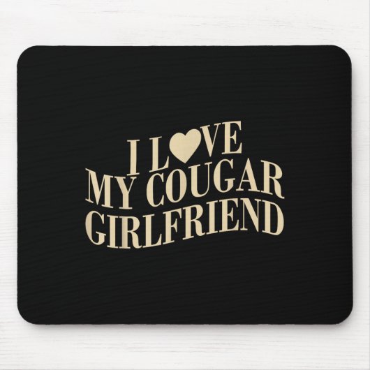 I Love My Cougar Girlfriend Funny Boyfriend Men Va Muismat (Voorkant)
