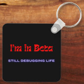 I’m in Beta – Still Debugging Life | Metal Keychai Sleutelhanger (Achterkant)