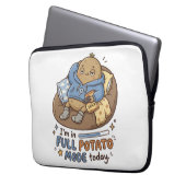 I’m in full potato mode today| Couch Potato Potato Laptop Sleeve (Voorkant Links)
