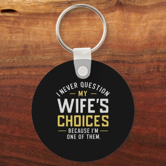 I Never Question My Wife's Choices Because I'm One Sleutelhanger (Voorkant)