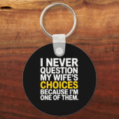 I Never Question My Wife's Choices Funny Husband S Sleutelhanger (Voorkant)