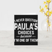 I Never Question Paula’s Choices - Paula D Name Kaart (Gele Bloem)