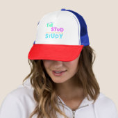 I Put the Stud in Study - Grappig Student Design Trucker Pet (In situ)