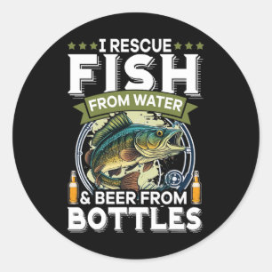 I redt vis uit water en bier uit flessen ronde sticker