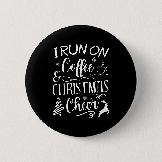 I Run On Coffee And Christmas Cheer Ronde Button 5,7 Cm (Voorkant)