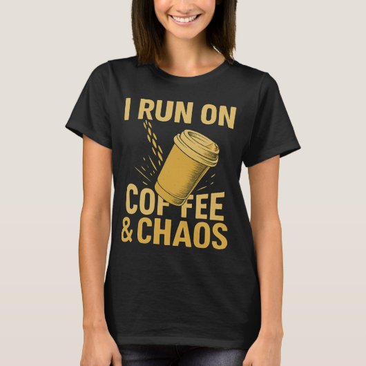 I Run On Coffee & Chaos beroemd gemaakt door Coffe T-shirt (Voorkant)