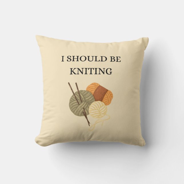 "I Should Be Knitting" Decorative Throw Pillow Kussen (Voorkant)