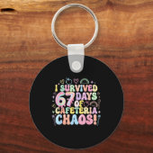 I Survived 67 Days Of Cafeteria Chaos Lunch Lady M Sleutelhanger (Voorkant)