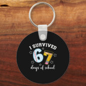 I Survived 67 Days Of School Funny Meme Teacher St Sleutelhanger (Voorkant)