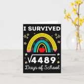 I Survived 67 Square Root Days Of School Funny Mem Kaart (Gele Bloem)