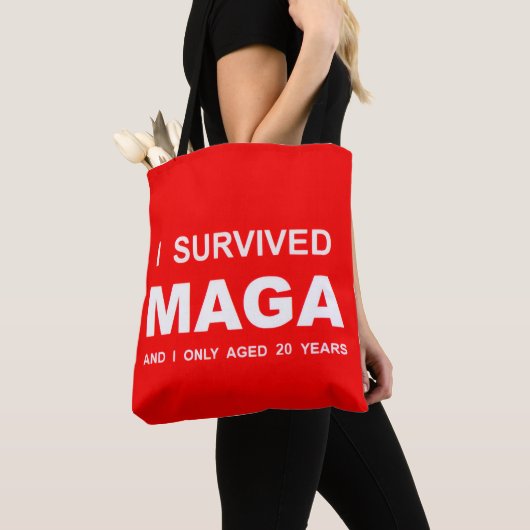I Survived MAGA Draagtas (Dichtbij)