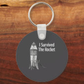 I Survived The Rocket Funny Apparel Sleutelhanger (Voorkant)