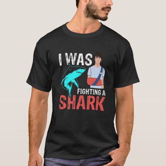 I Was Fighting A Shark Broken Bones 2 T-shirt (Voorkant)