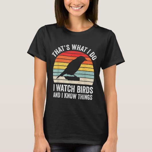 I Watch Birds I Know Things Funny Birdwatcher Bird T-shirt (Voorkant)