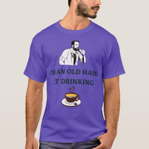 Iamp39M EEN OUDE HAND BIJ DRINK TEA T-shirt