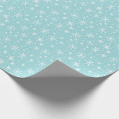 Ice Blue en White Snowflake Doodle Holiday Cadeaupapier (Hoek)