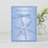 Ice Blue Sneeuwvlokken bruiloft uitnodiging (Staand voorkant)