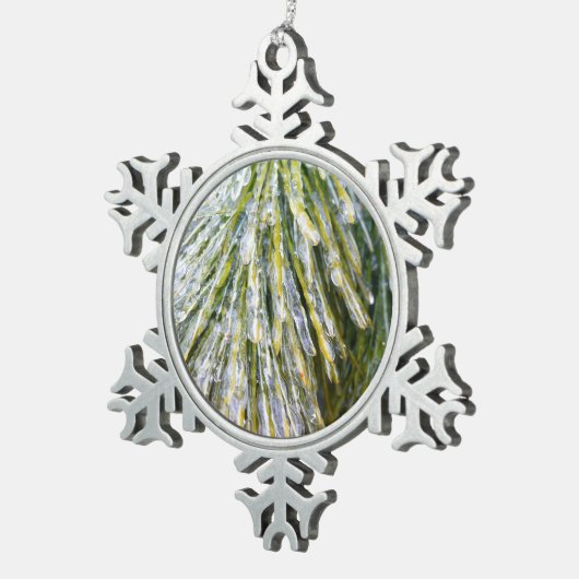Ice Coated Pine Needles Winter Botanisch Tin Sneeuwvlok Ornament (Rechts)