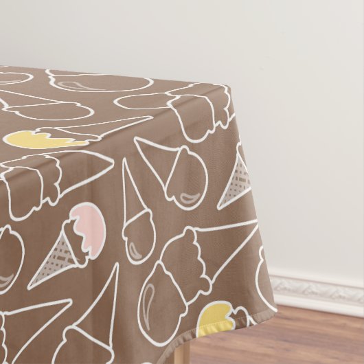 Ice Cream Cone Pattern on Brown Tafelkleed (Voorbeeld)
