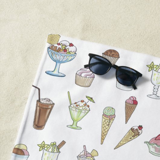 Ice Cream Sundae Pattern White Strandlaken (In situ)