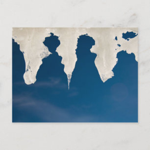 Icicles tegen een blauwe hemel briefkaart