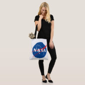 Iconische NASA AOP Shoulder Canvas tas (m/l) (Op model)
