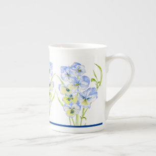 Icy Blue Pansies op een Bone China Mok