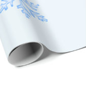 Icy Blue Snowflake Pattern on Pale Blue Background Cadeaupapier (Rol Hoek)