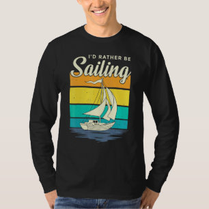 ID in plaats van een zeilboot met een zeilboot met T-shirt