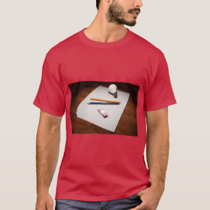 Idee op papier pen schets T-shirt