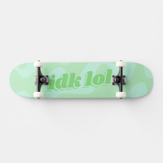 IDK LOL Pastel Green Groovy Modern Typografie Skateboard (Horizontaal)