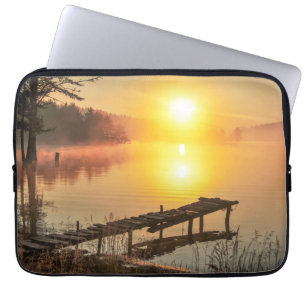 Idyllic Sunrise Misty Mountain Lake, Bulgarije Laptop Sleeve