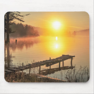 Idyllic Sunrise Misty Mountain Lake, Bulgarije Muismat