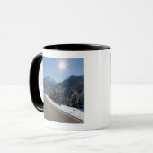 Idyllische lege weg door een winterlandschap, 2 mok (Voorkant links)