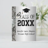 Ieder jaar Classy Silver Graduation Invitations Kaart (Staand voorkant)